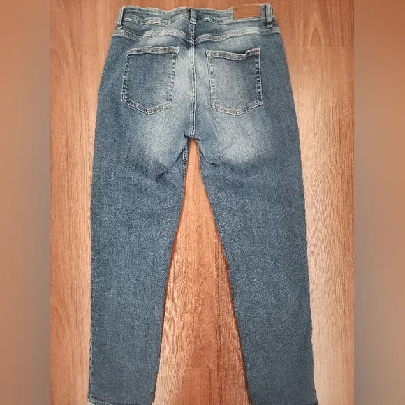 H & M Girlfriend Fit Distressed Jeans Stretch size 10 EUC - Picture 4 of 10